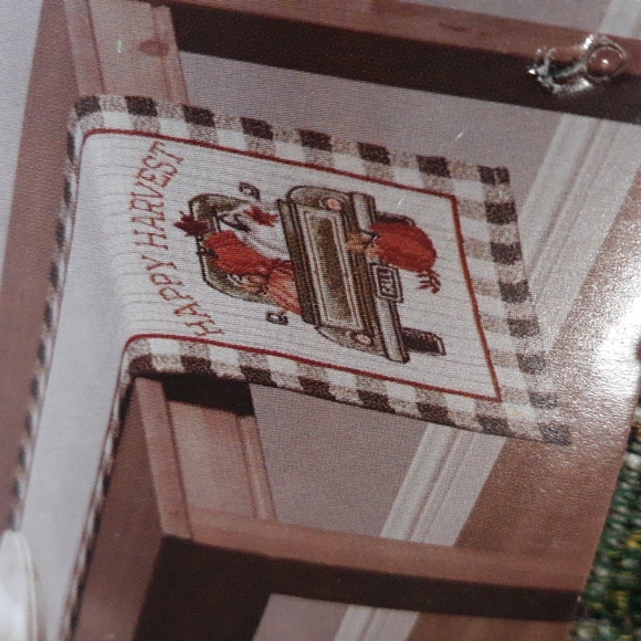 😇 Tapestry table runner and table cloth bundle - Picture 3 of 7